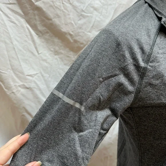 Adidas Running Gray Lightweight Jacket Size Medium - Picture 3 of 11